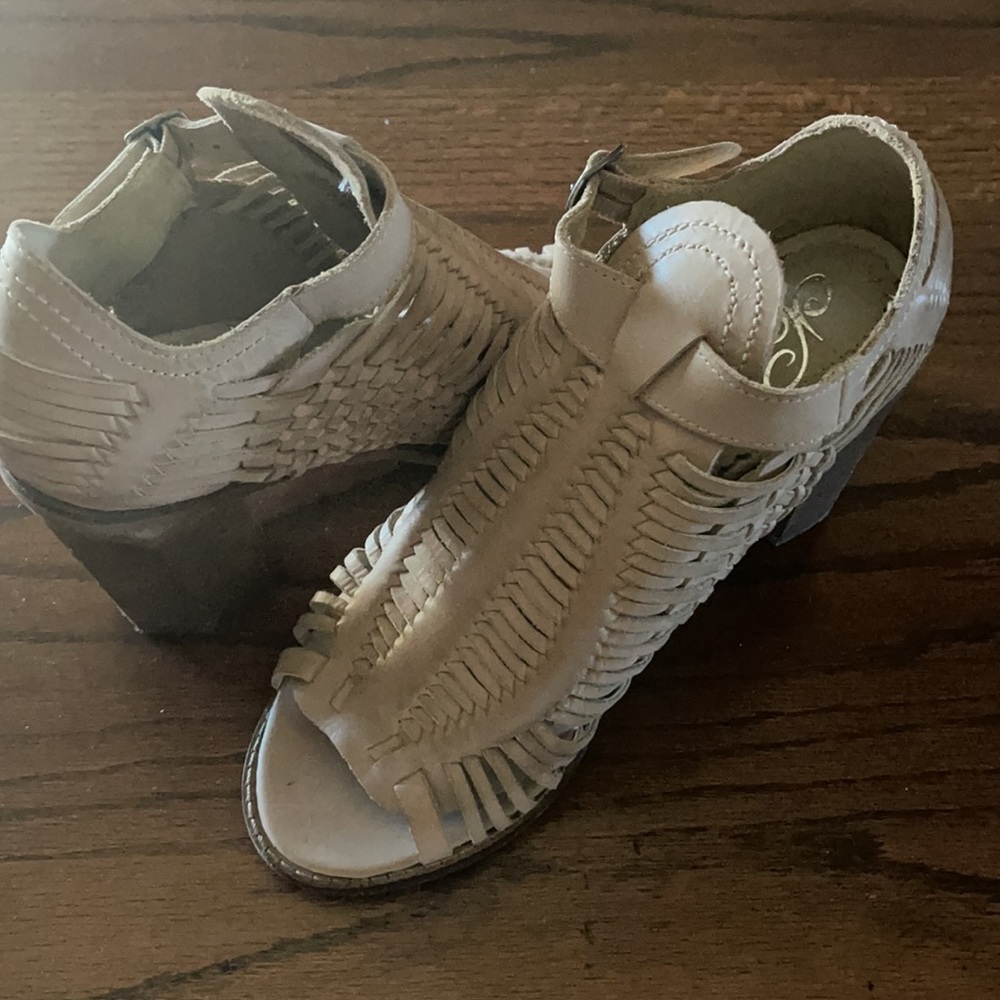 Sandals - Picture 4 of 5
